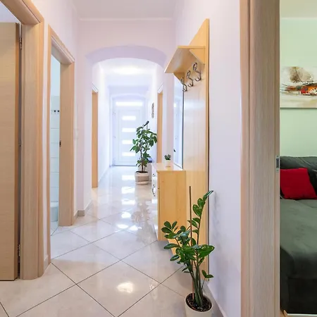 Lovely In With Wi-fi Apartment