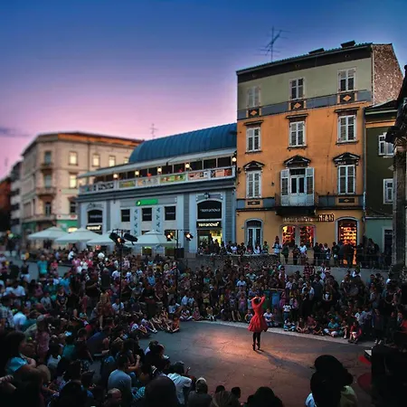 Apartment Lovely In With Wi-fi