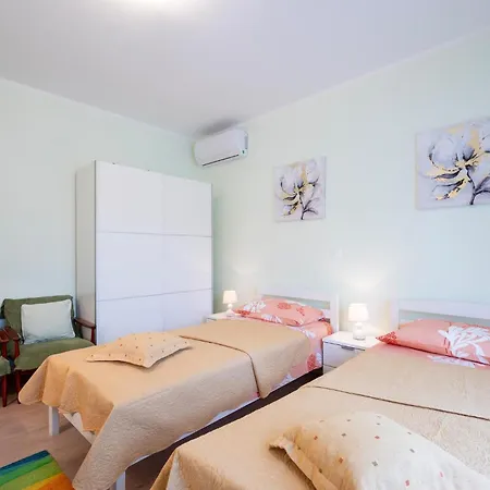 Lovely In With Wi-fi Apartment Pula