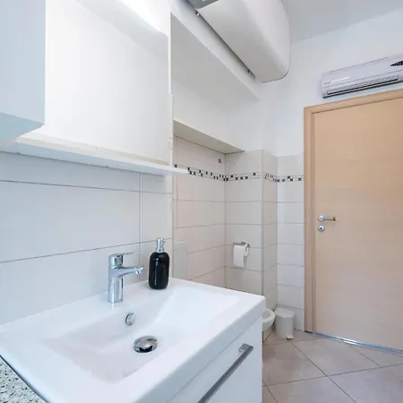 Lovely In With Wi-fi Apartment Pula