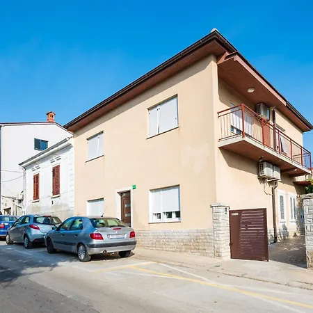 Lovely In With Wi-fi アパート