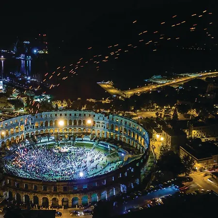 Apartment Lovely In With Wi-fi Pula