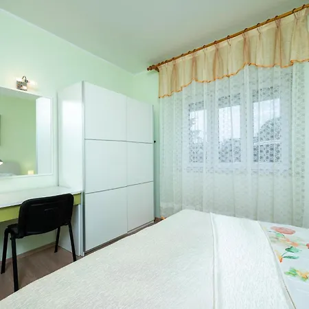 Apartamento Lovely In With Wifi Pula