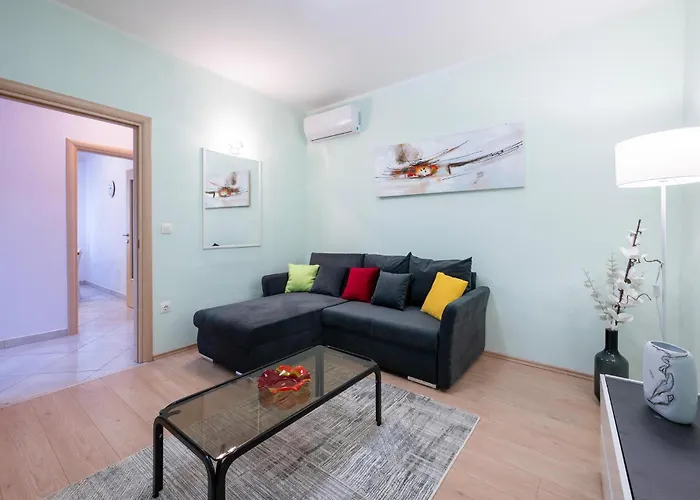 Apartment Lovely In With Wi-fi Pula