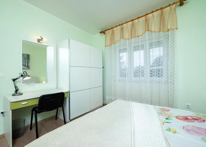 Apartment Lovely In With Wi-fi Pula