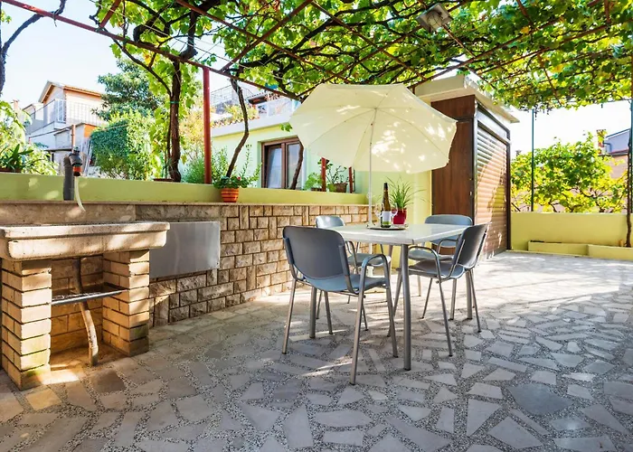 Apartment Lovely In With Wi-fi Pula