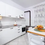 Cozy In With Wifi Apartment Pula